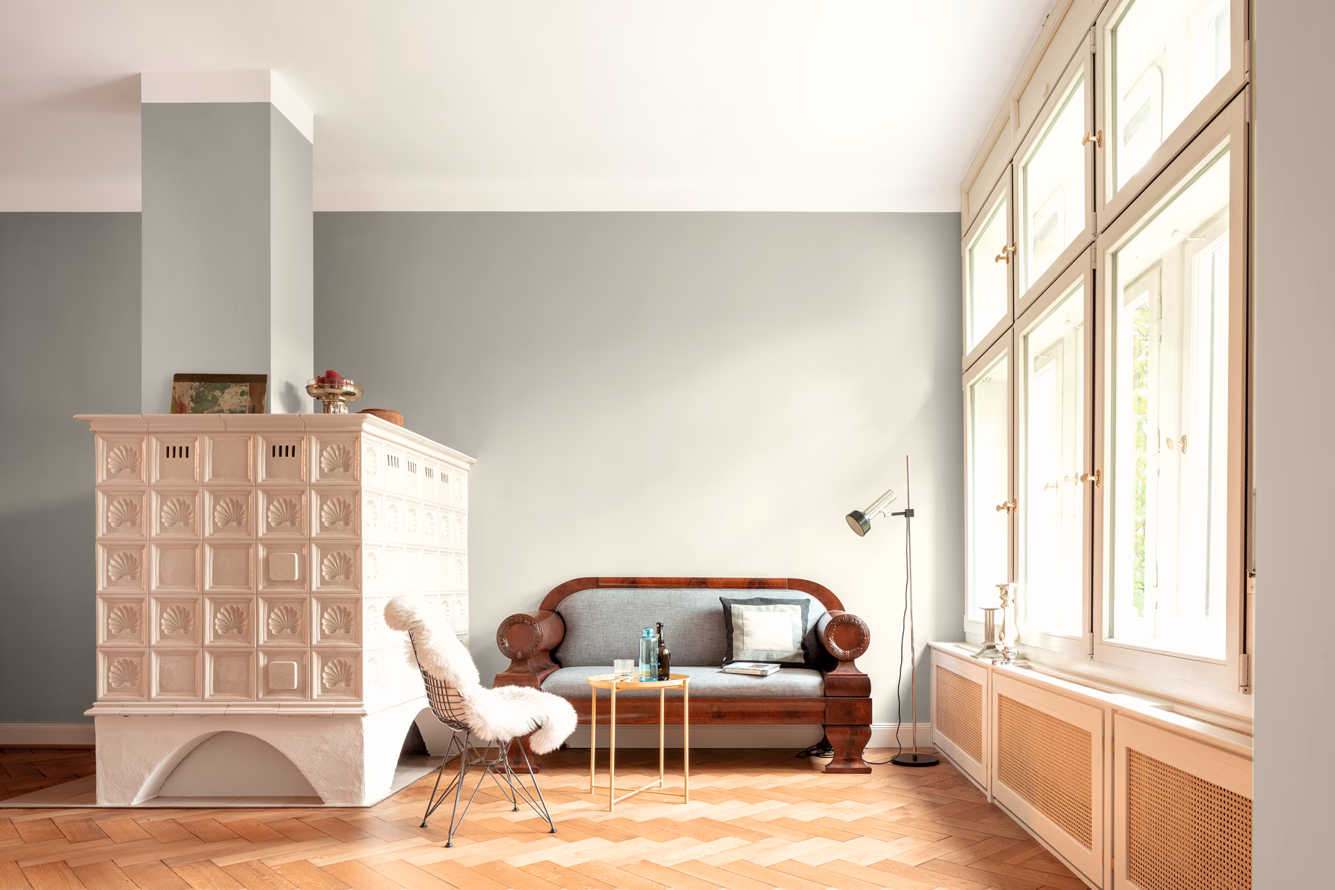 Professioneller Innenanstrich – helles, modernes Wohnzimmer